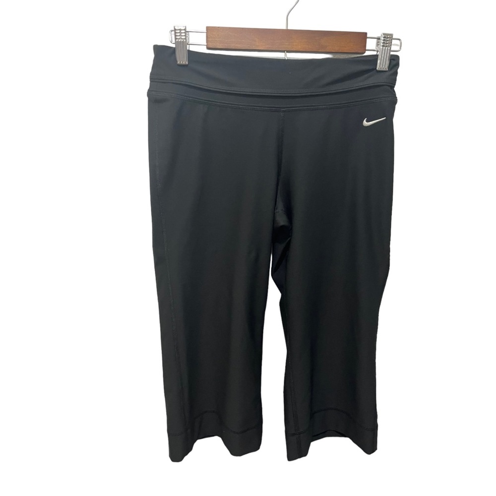NIKE DRI FIT BLACK ATHLETIC STRETCH WHITE SWOOSH LOGO CAPRI WORKOUT PANTS